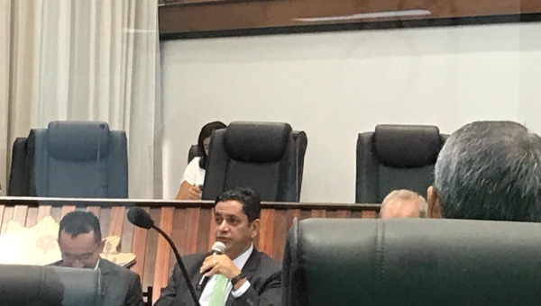 “O governo não vem vender falsas esperanças”, diz Amarísio Freitas em audiência na Aleac